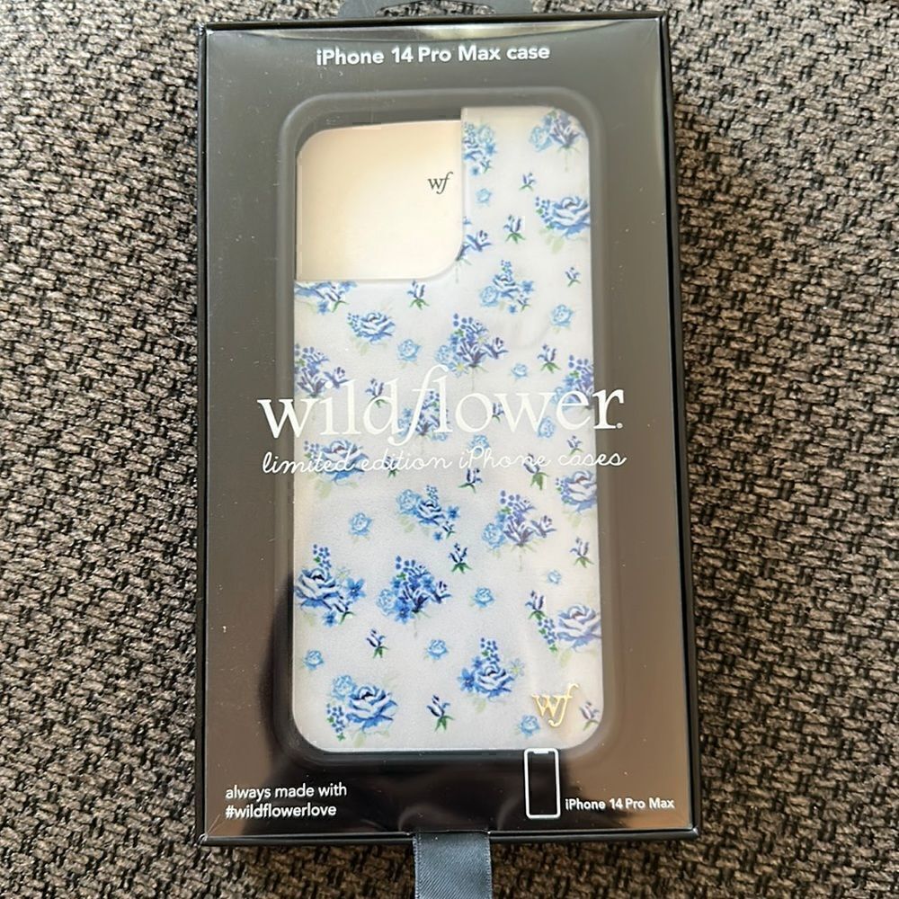 NWT wildflower iphone 14 pro max case blue floral